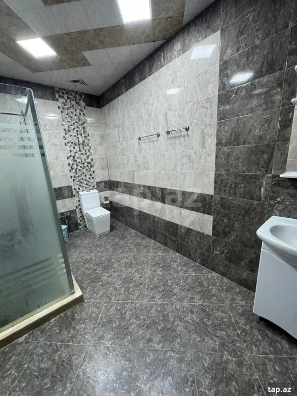 Kirayə verilir 3 otaqlı yeni tikili 156 m²