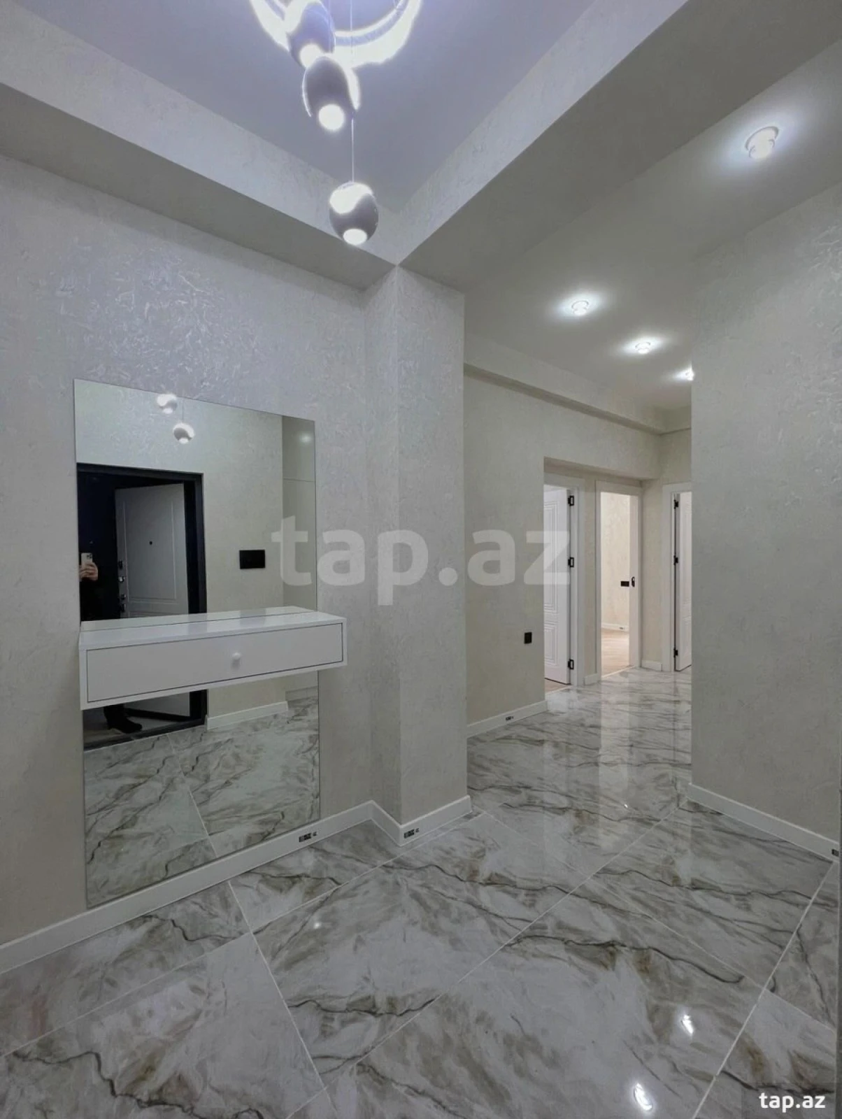 Satılır 2 otaqlı yeni tikili 60 m²