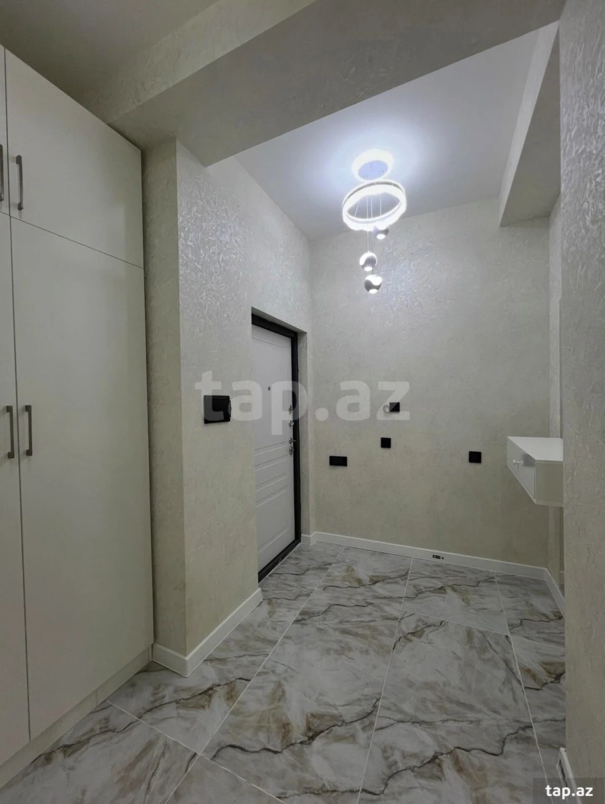 Satılır 2 otaqlı yeni tikili 60 m²