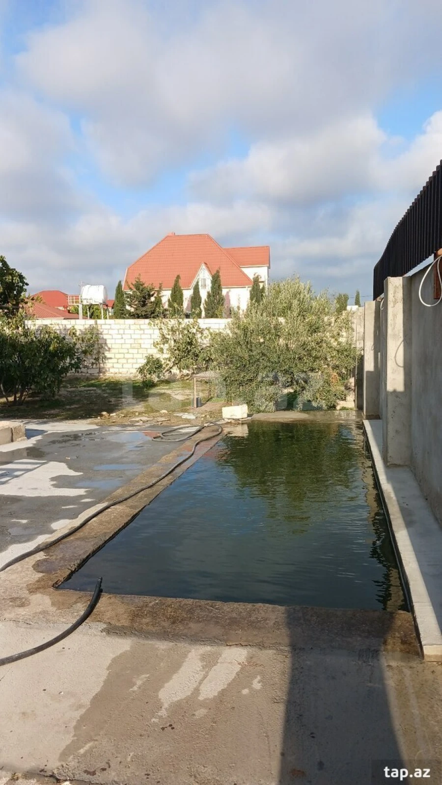 Kirayə verilir 6 otaqlı həyət evi