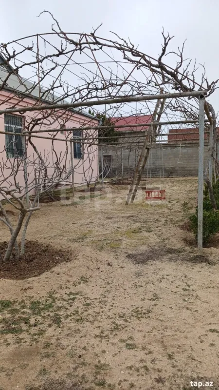 Kirayə verilir 6 otaqlı həyət evi