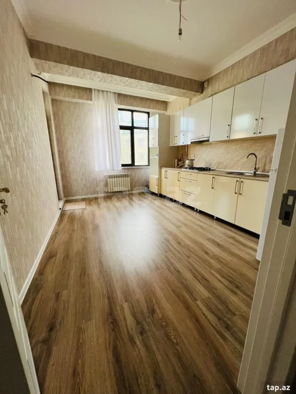 Kirayə verilir 2 otaqlı yeni tikili 80 m²