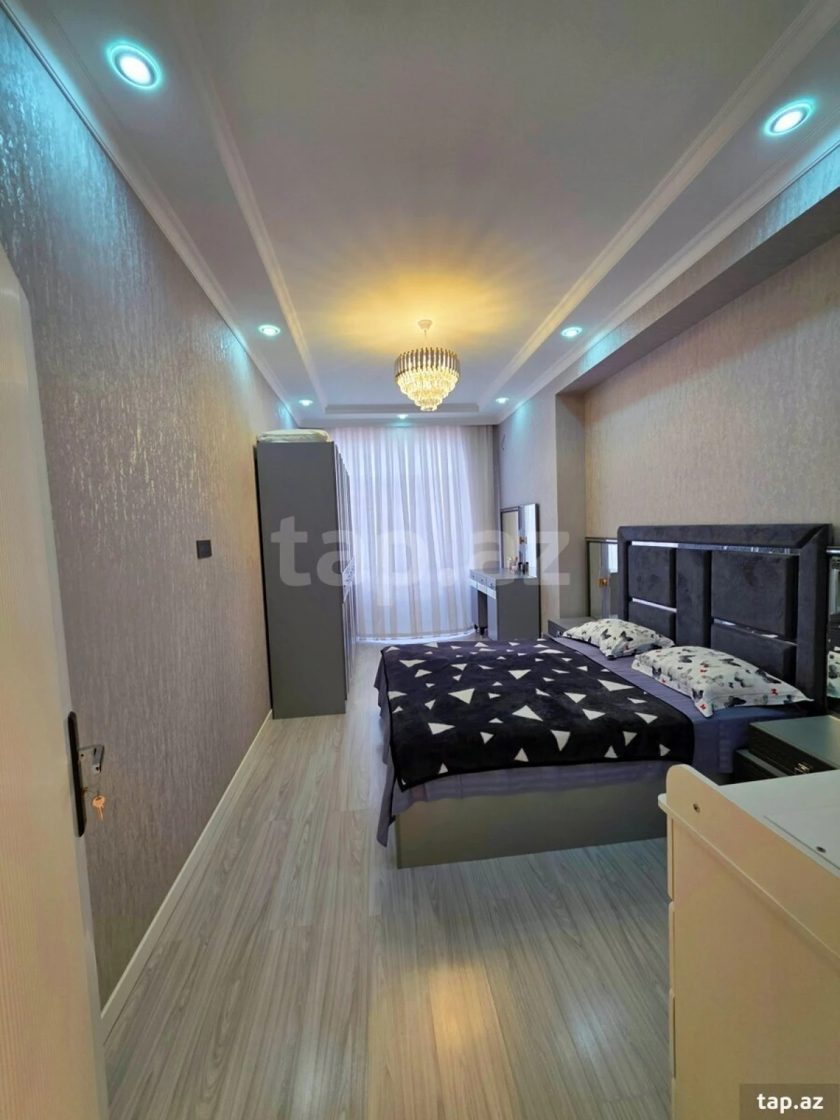 Satılır 3 otaqlı yeni tikili 125 m²