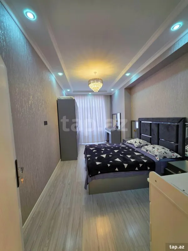 Satılır 3 otaqlı yeni tikili 125 m²