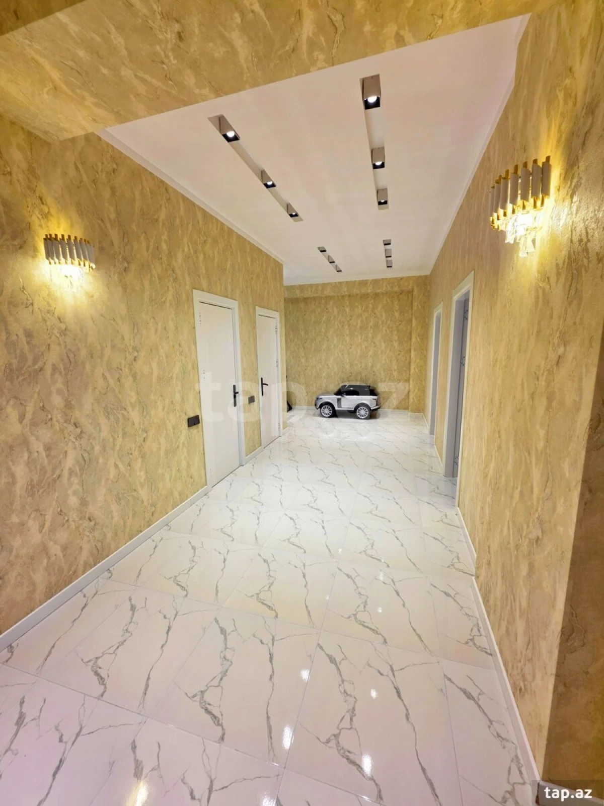 Satılır 3 otaqlı yeni tikili 125 m²