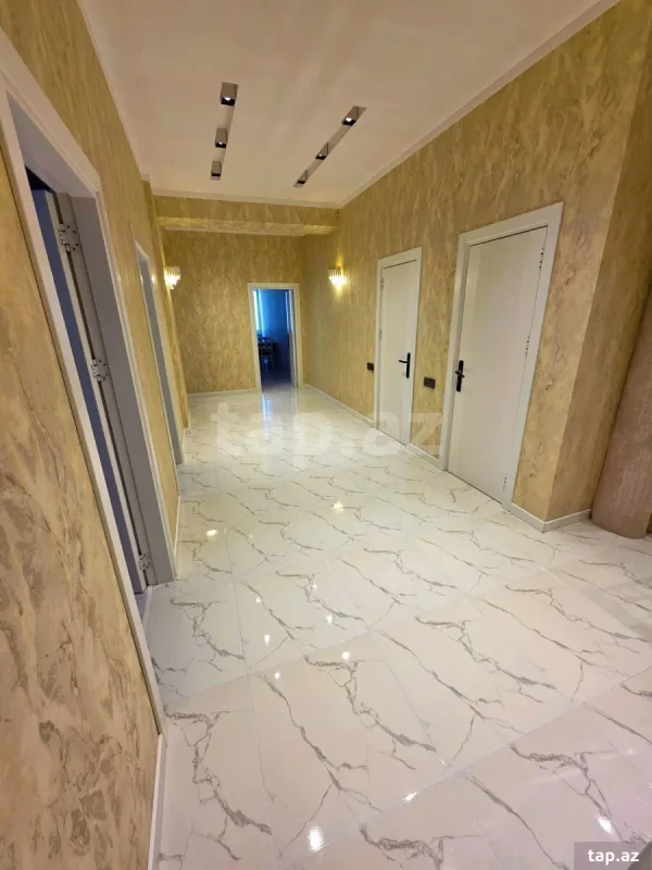 Satılır 3 otaqlı yeni tikili 125 m²