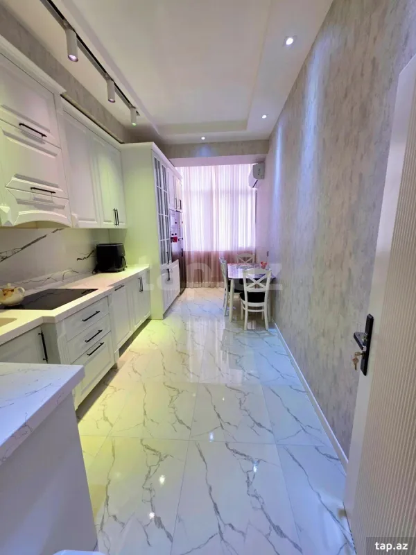 Satılır 3 otaqlı yeni tikili 125 m²