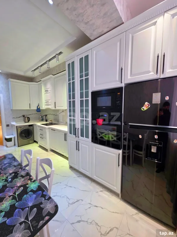 Satılır 3 otaqlı yeni tikili 125 m²