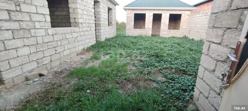 Satılır 5 otaqlı həyət evi