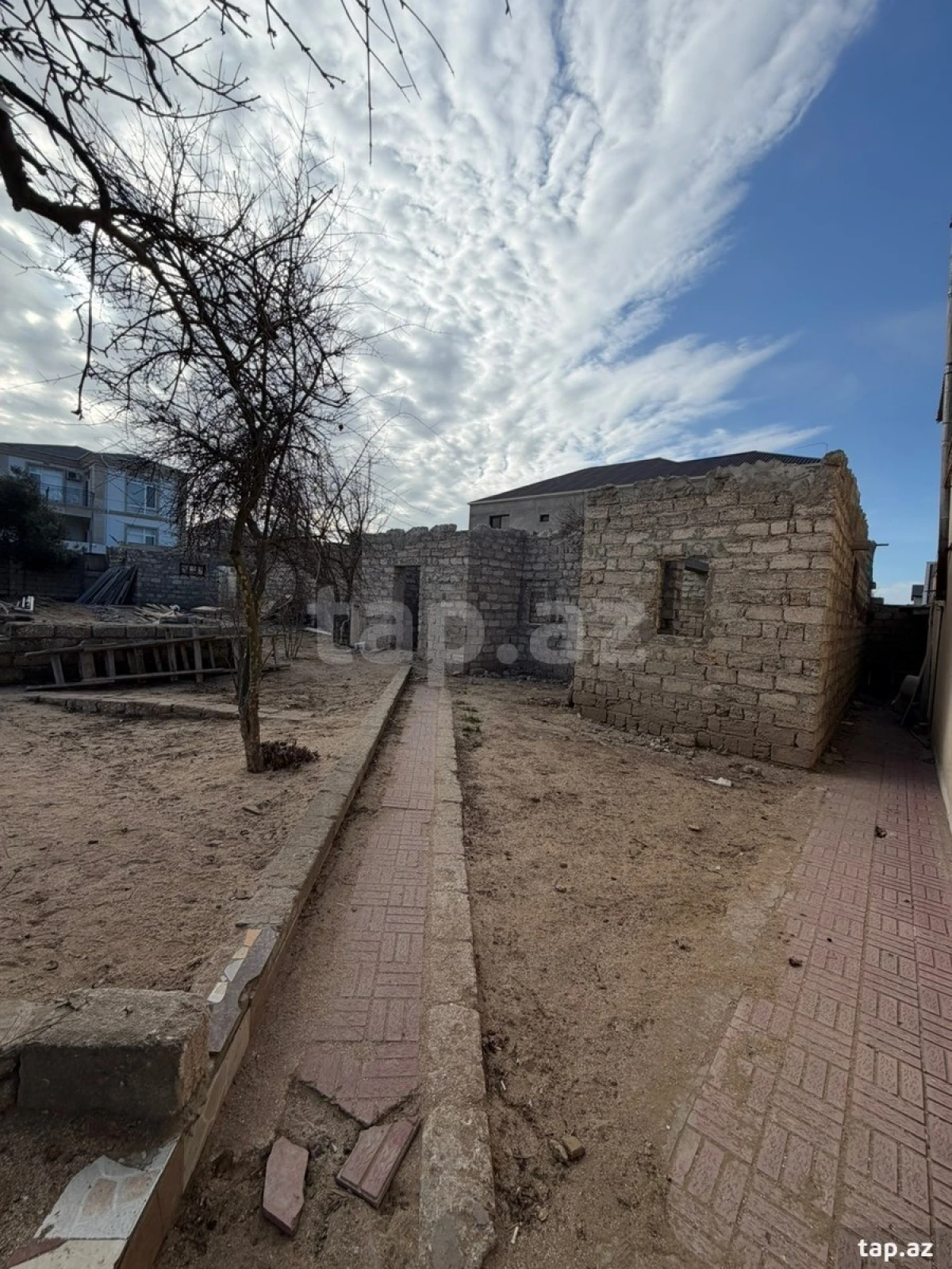 Satılır 5 otaqlı həyət evi