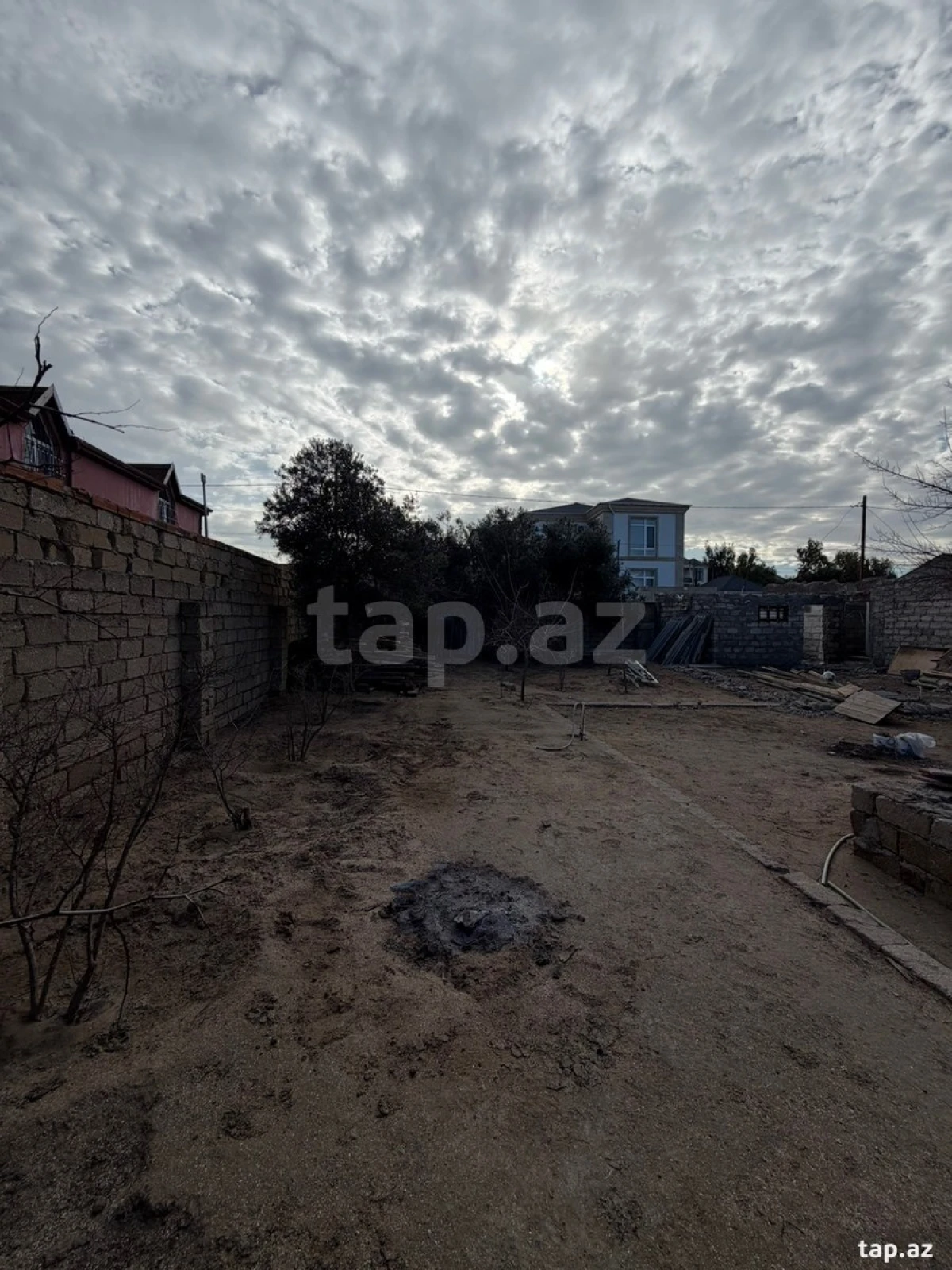 Satılır 5 otaqlı həyət evi