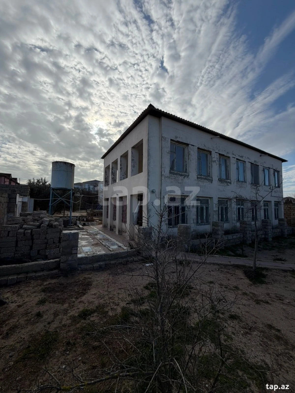 Satılır 5 otaqlı həyət evi