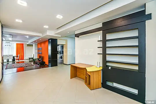 Kirayə verilir 3 otaqlı yeni tikili 130 m²
