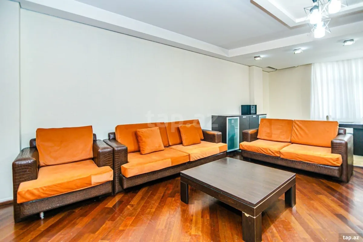 Kirayə verilir 3 otaqlı yeni tikili 130 m²