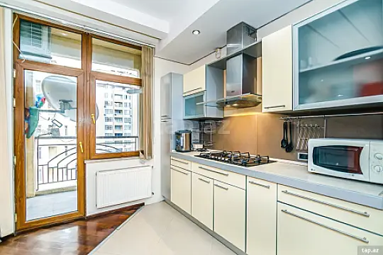 Kirayə verilir 3 otaqlı yeni tikili 130 m²