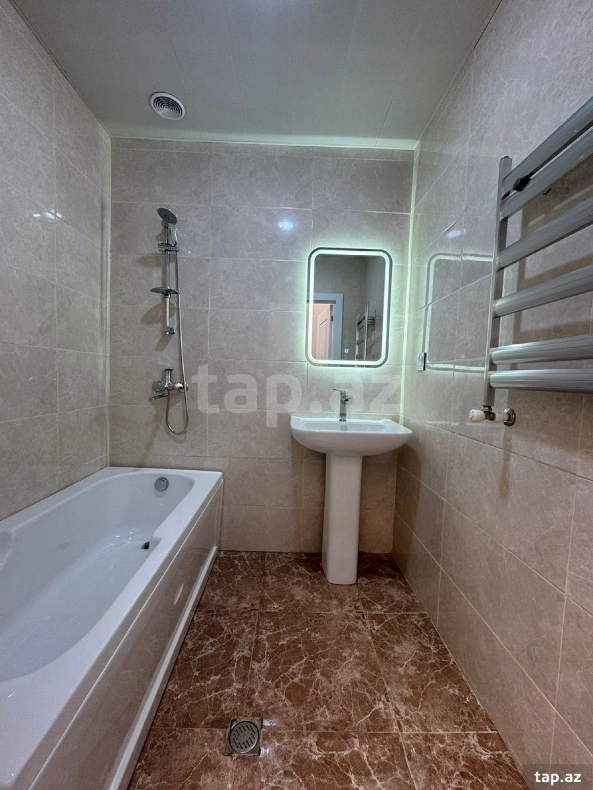 Kirayə verilir 3 otaqlı yeni tikili 80 m²