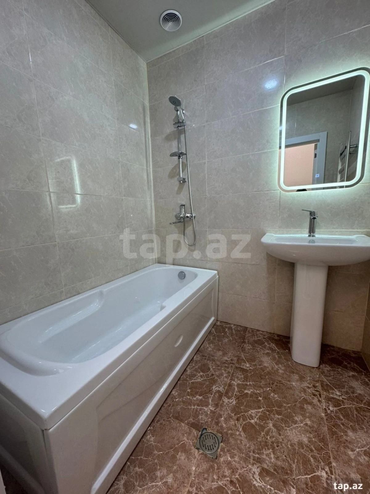 Kirayə verilir 3 otaqlı yeni tikili 80 m²