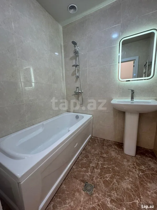 Kirayə verilir 3 otaqlı yeni tikili 80 m²