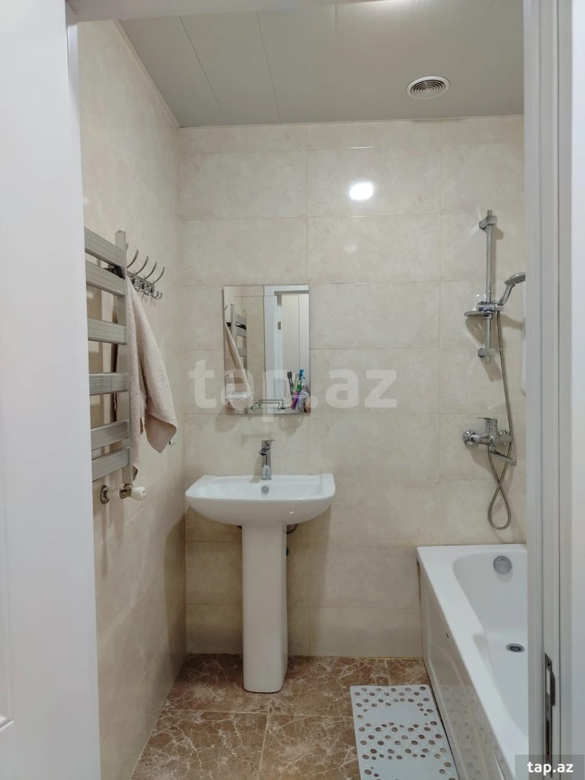 Kirayə verilir 3 otaqlı yeni tikili 80 m²