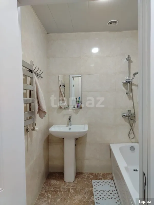 Kirayə verilir 3 otaqlı yeni tikili 80 m²