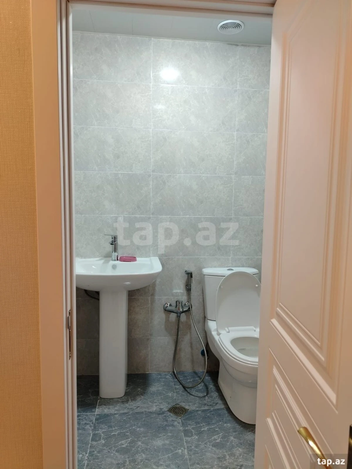 Kirayə verilir 3 otaqlı yeni tikili 80 m²