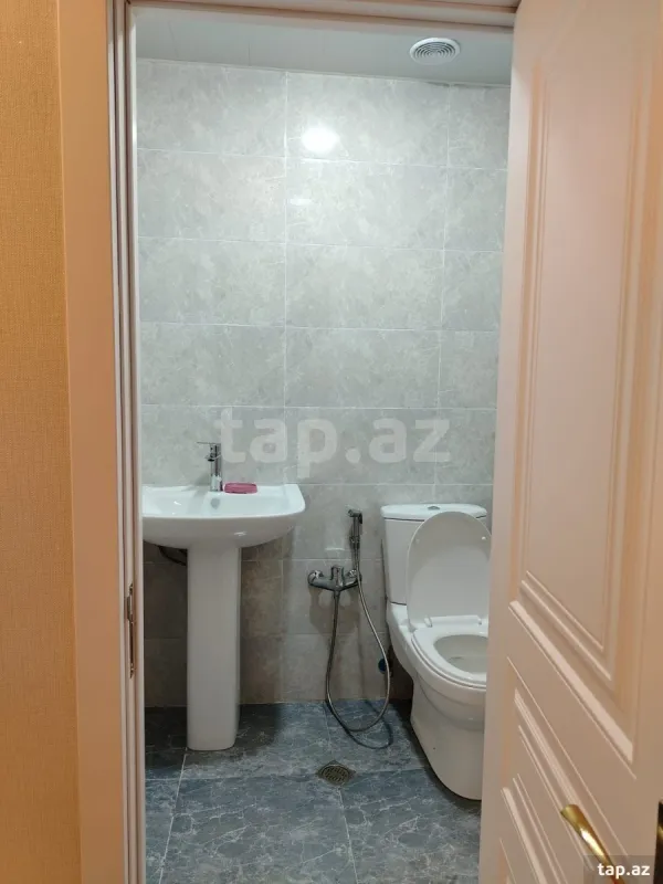 Kirayə verilir 3 otaqlı yeni tikili 80 m²