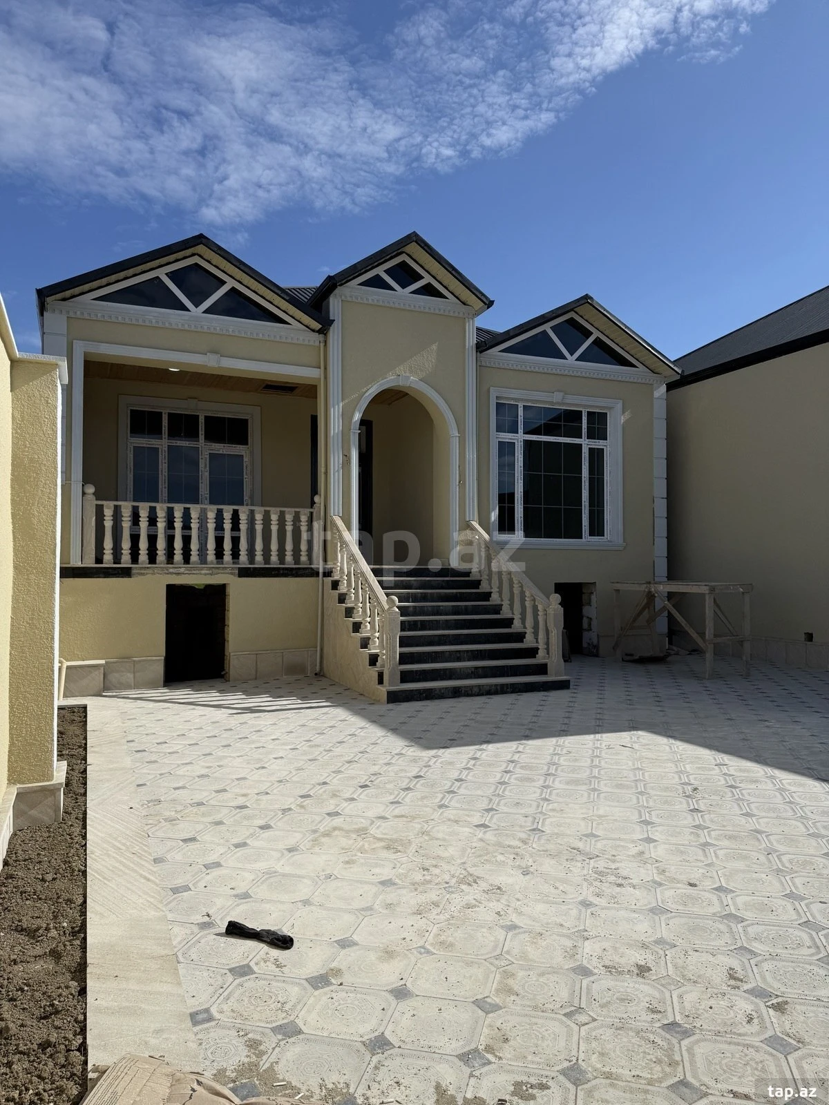 Satılır 4 otaqlı həyət evi