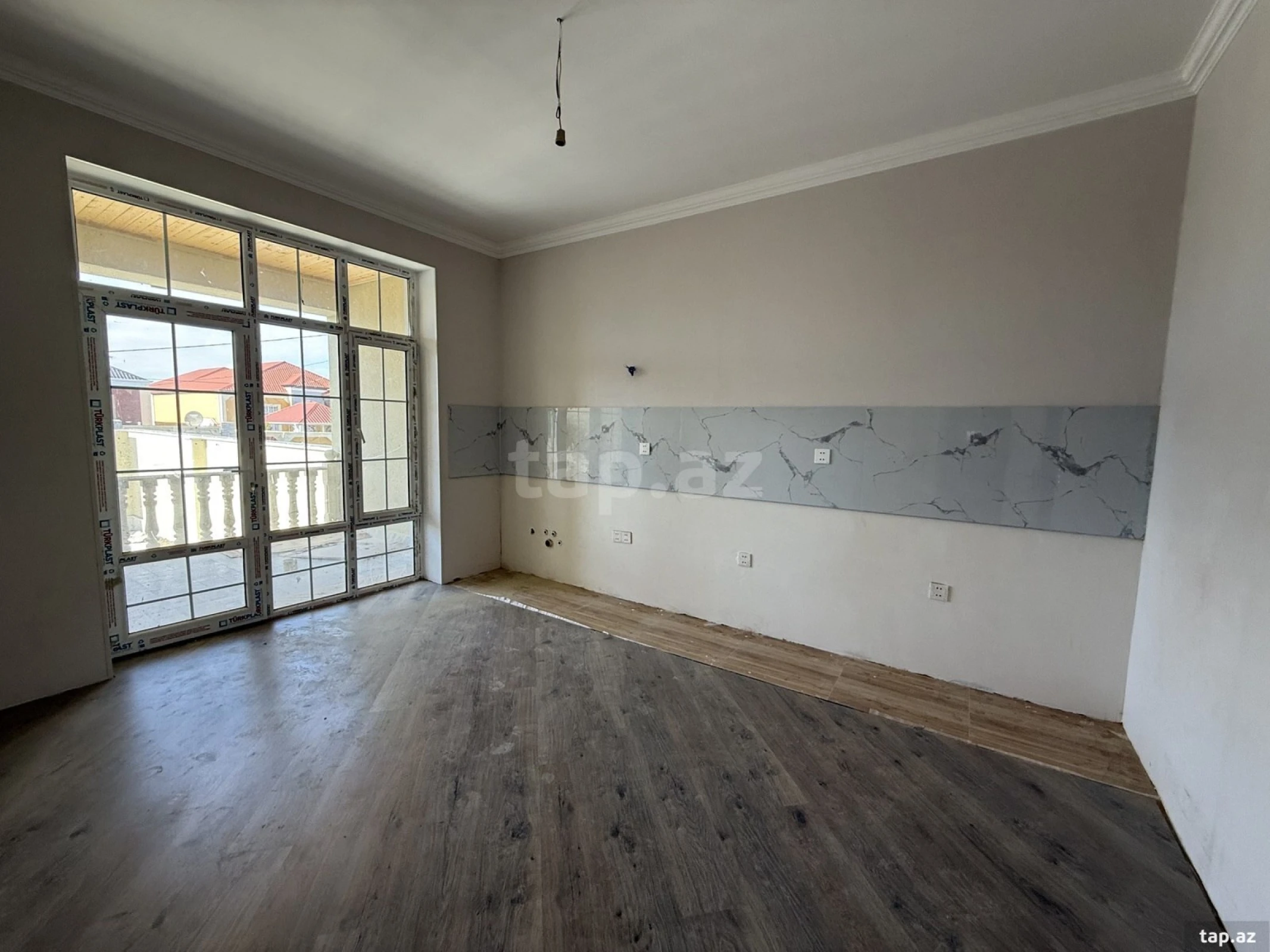 Satılır 4 otaqlı həyət evi