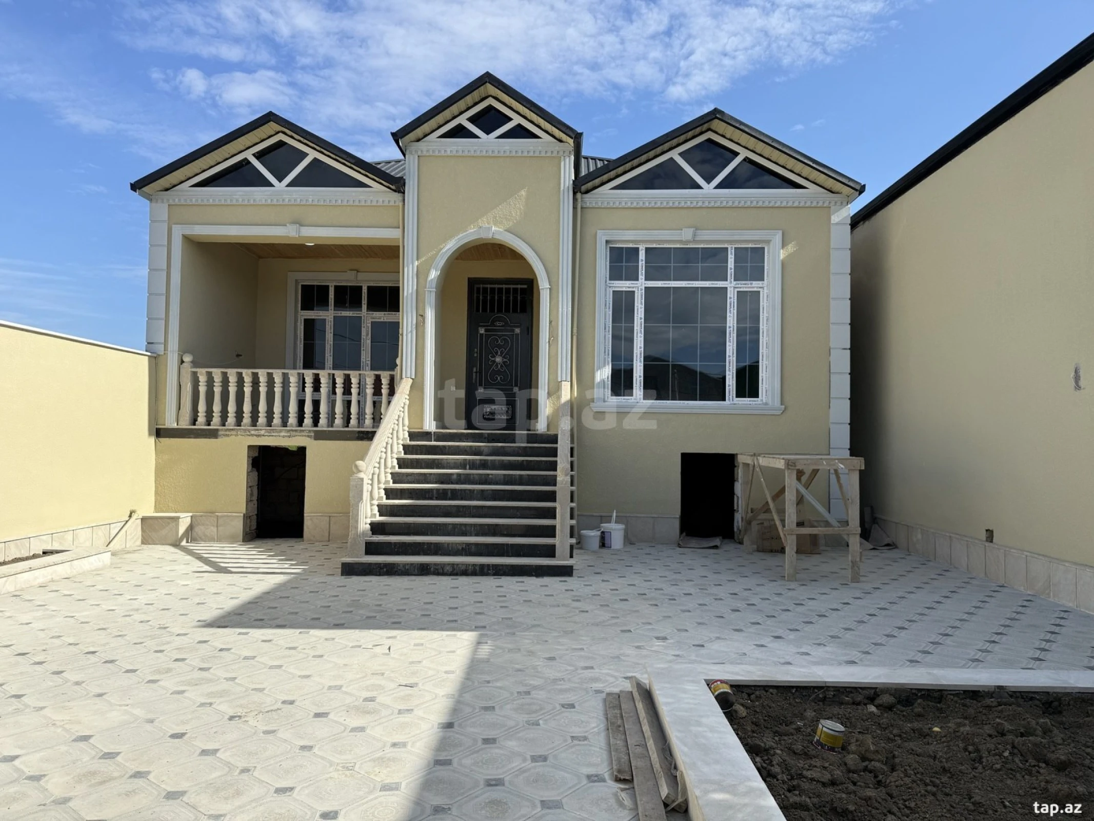 Satılır 4 otaqlı həyət evi