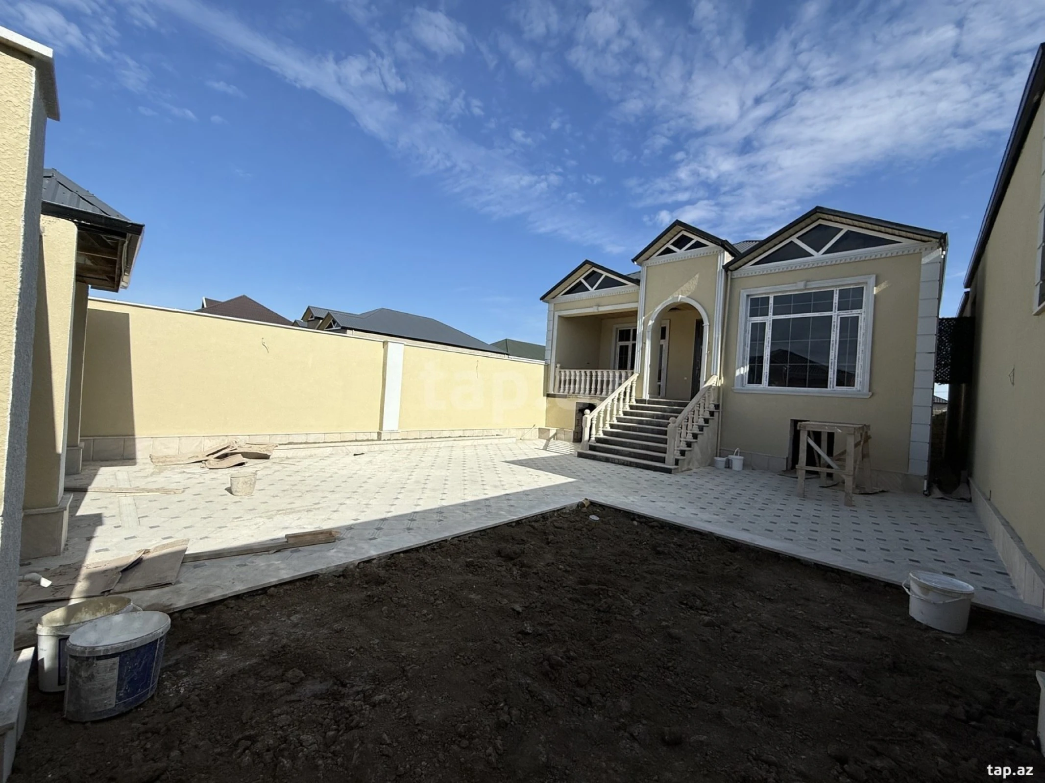 Satılır 4 otaqlı həyət evi