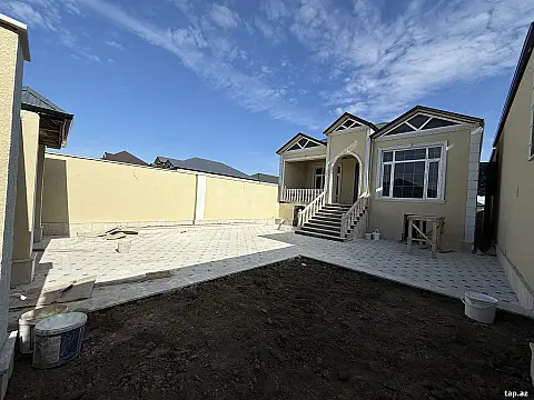 Satılır 4 otaqlı həyət evi