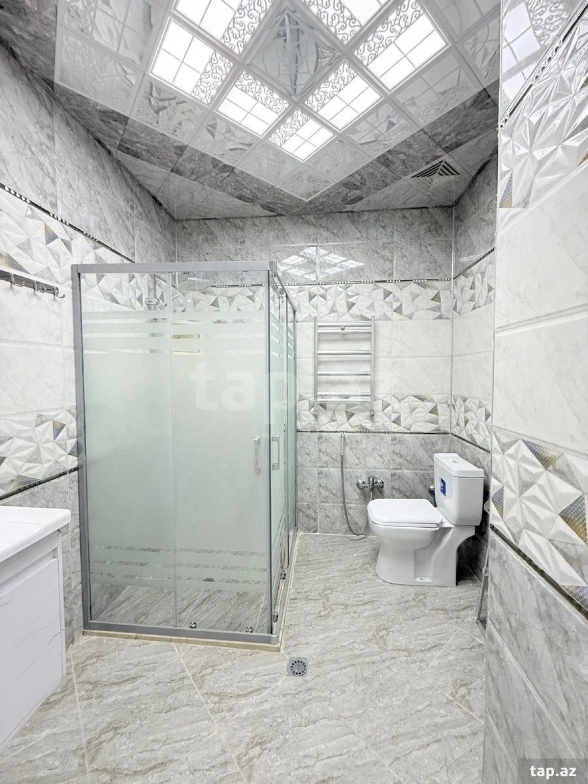 Satılır 3 otaqlı yeni tikili 82 m²