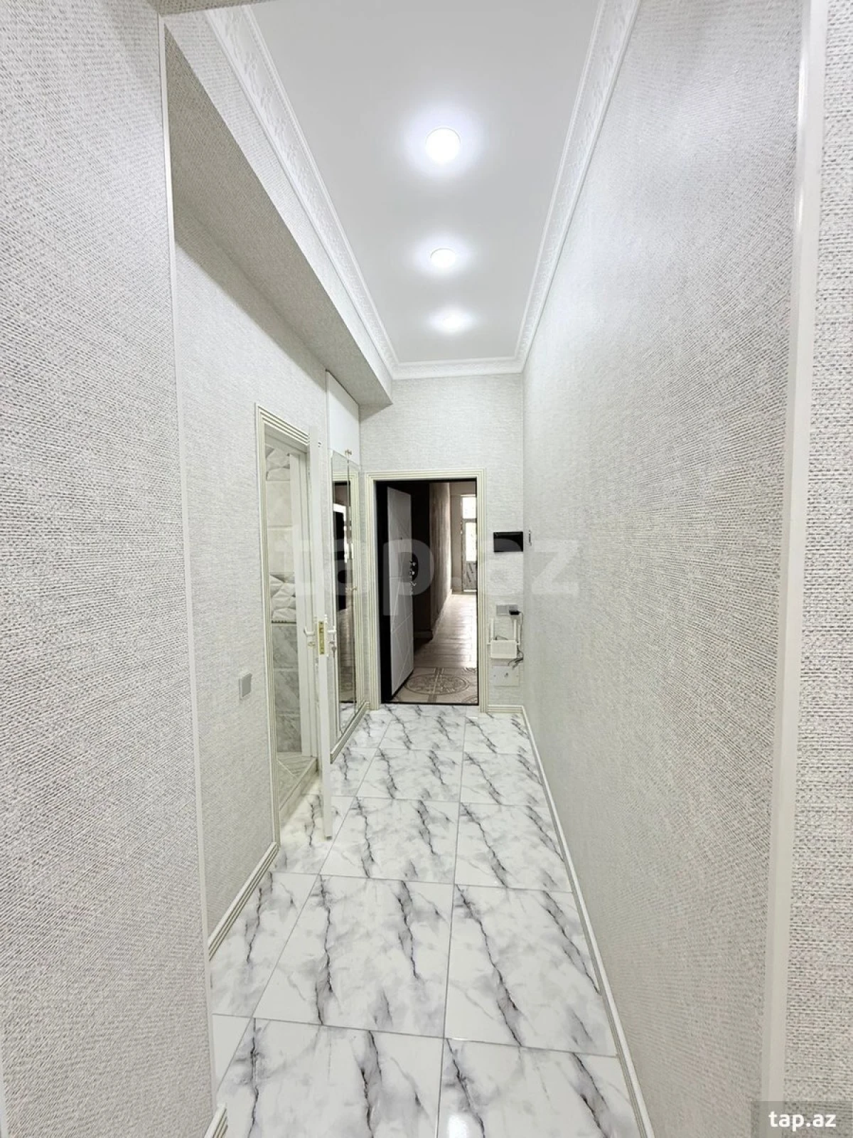 Satılır 3 otaqlı yeni tikili 82 m²