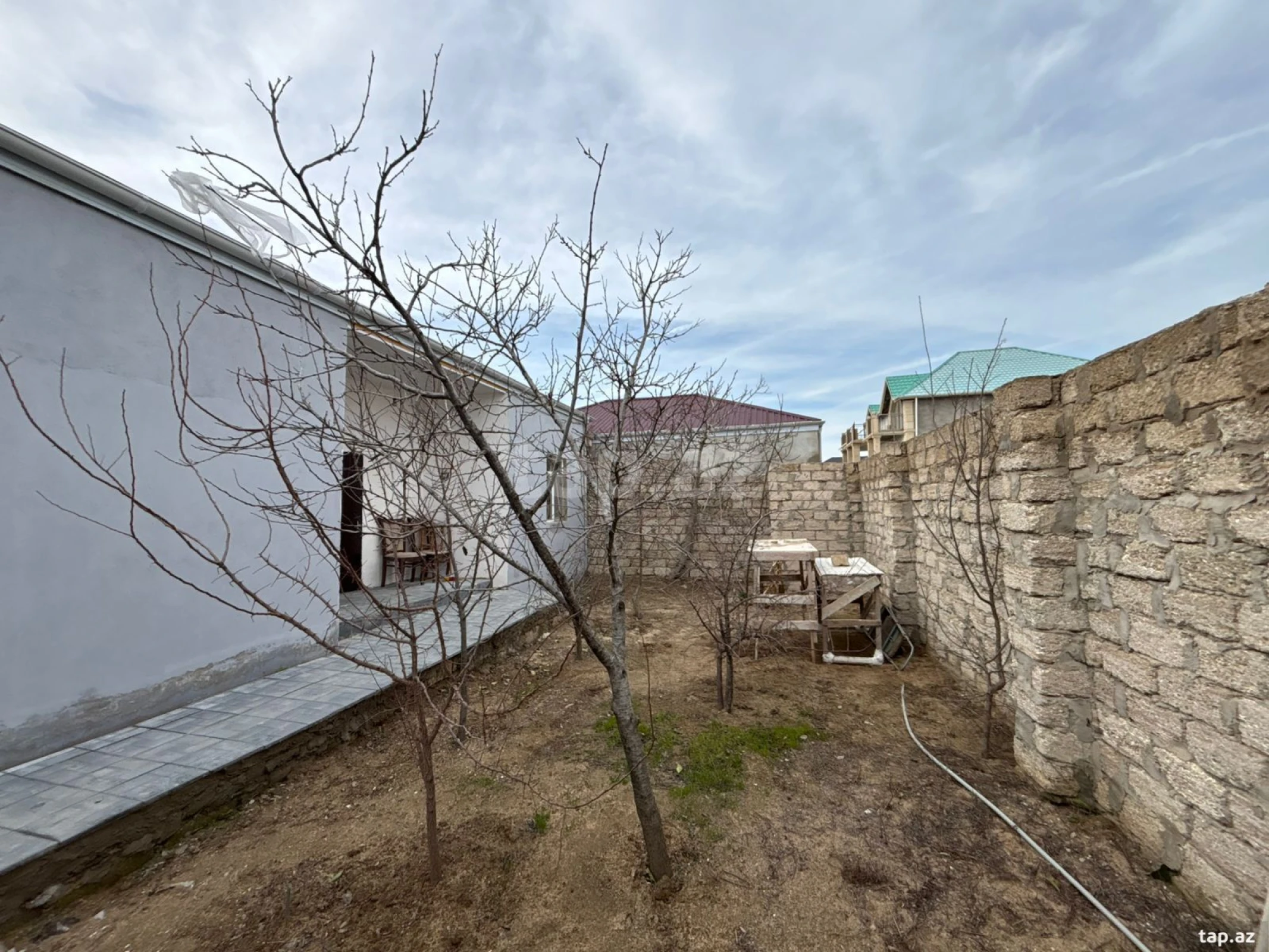 Satılır 3 otaqlı həyət evi