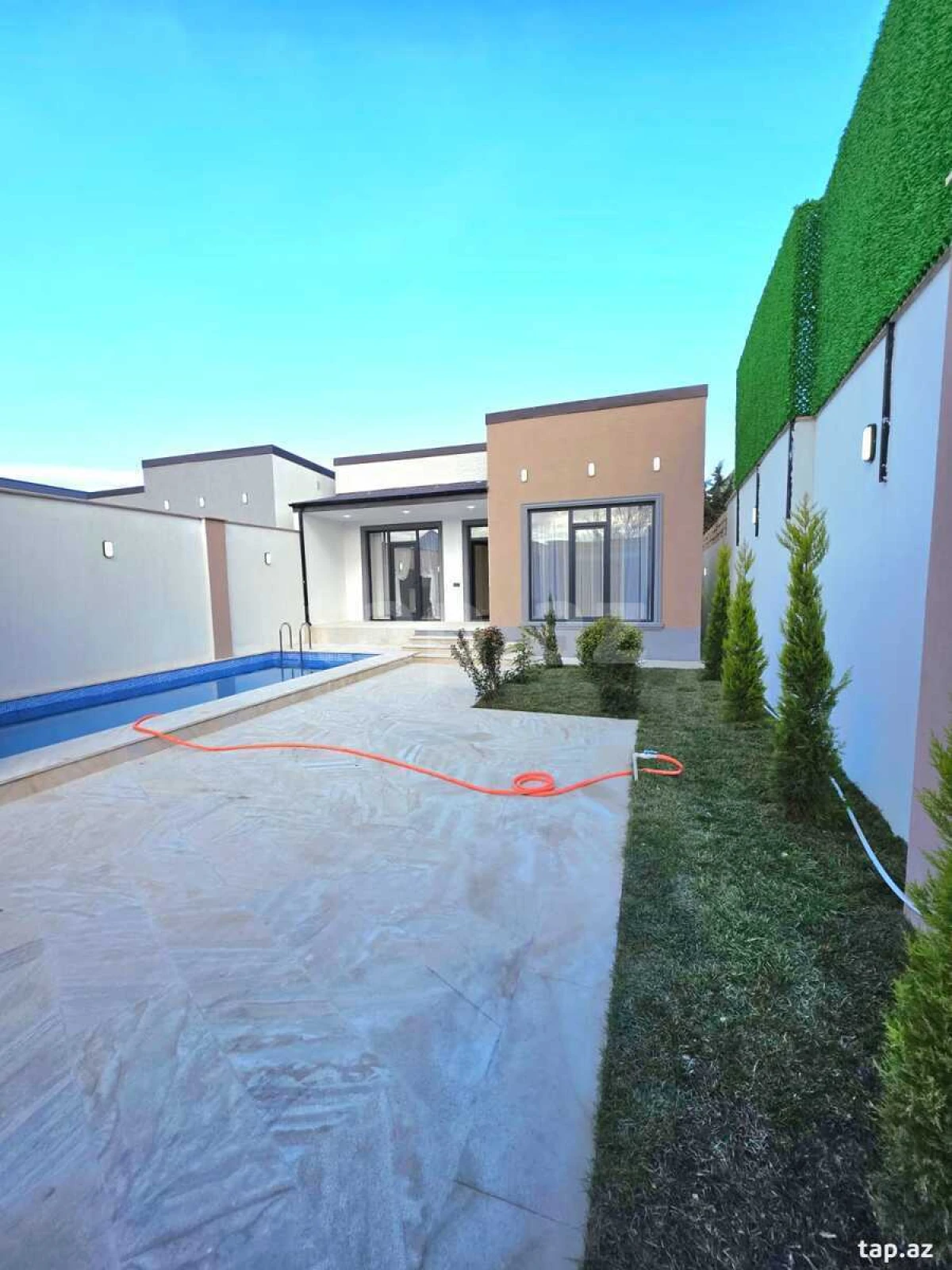 Satılır 4 otaqlı həyət evi