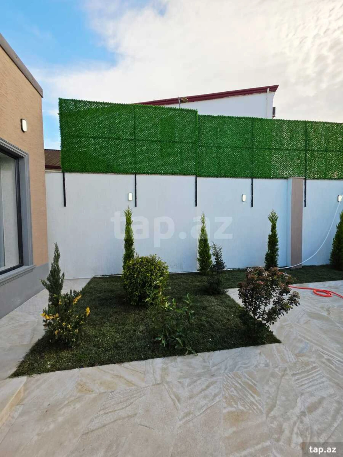 Satılır 4 otaqlı həyət evi