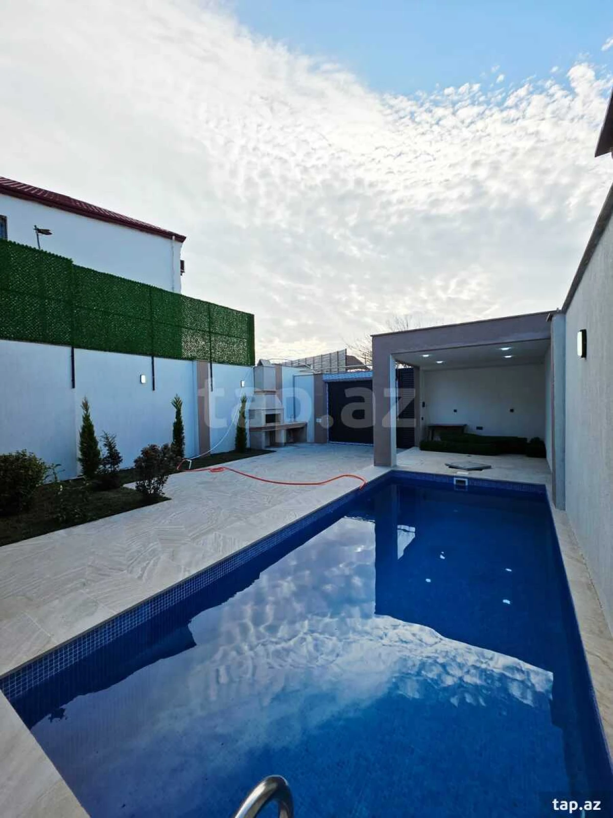 Satılır 4 otaqlı həyət evi