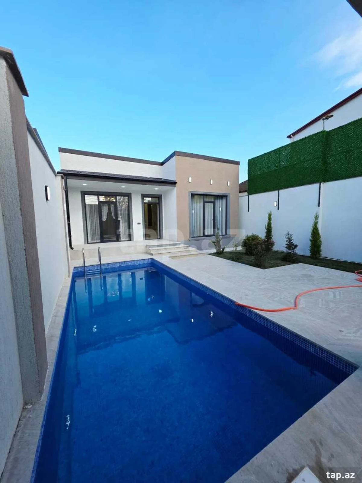 Satılır 4 otaqlı həyət evi