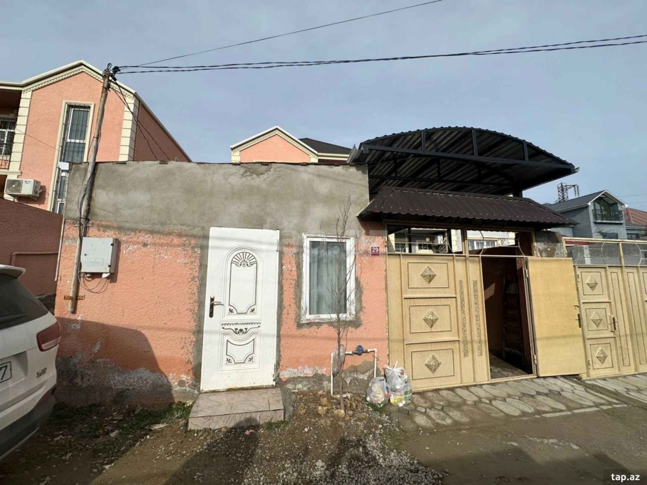 Satılır 4 otaqlı həyət evi