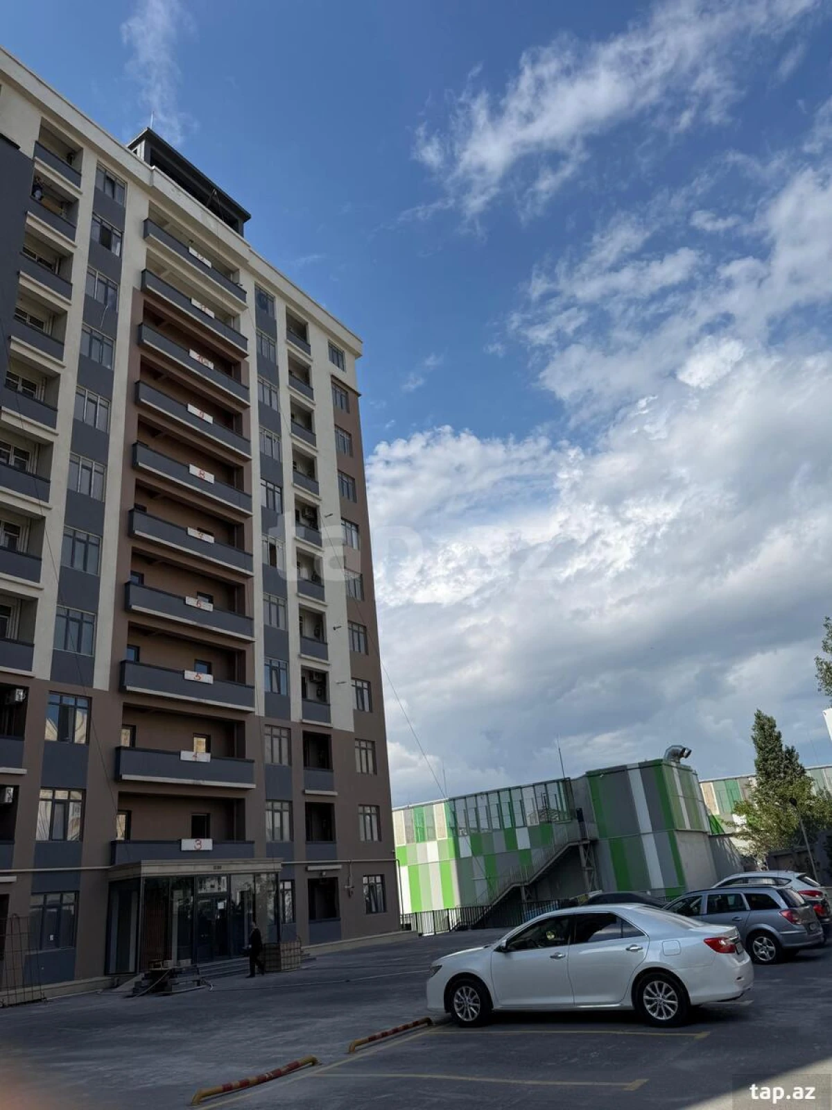 Satılır 2 otaqlı yeni tikili 63 m²