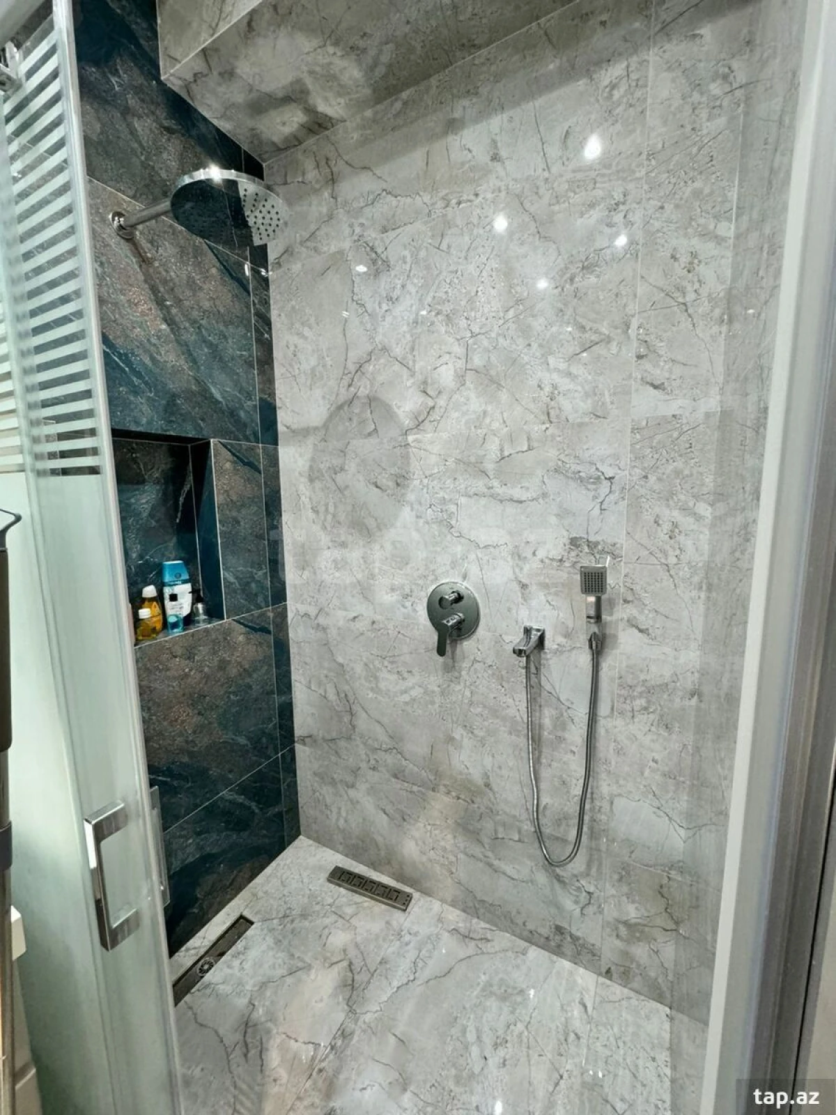 Satılır 3 otaqlı mənzil 98 m²