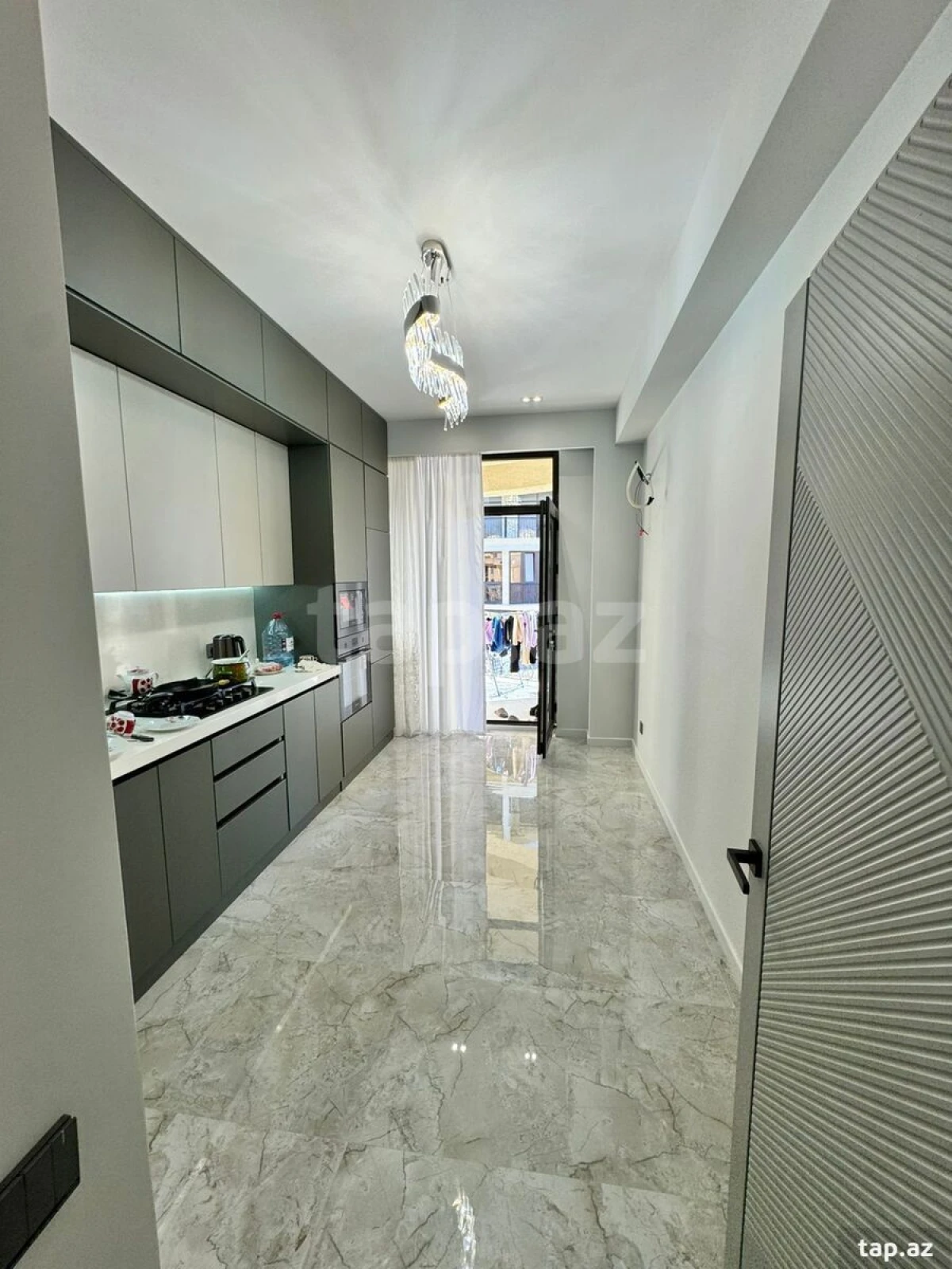 Satılır 3 otaqlı mənzil 98 m²