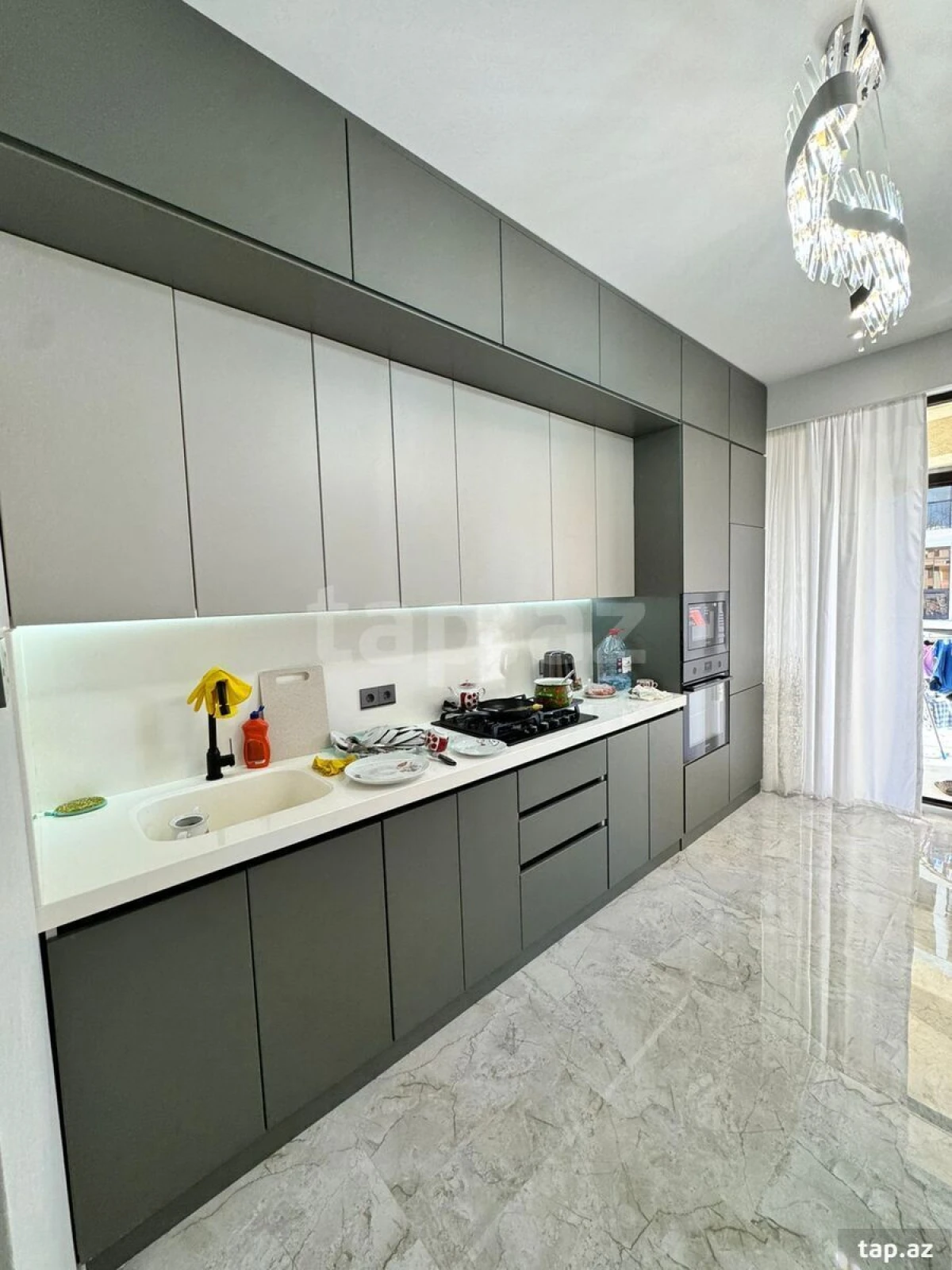 Satılır 3 otaqlı mənzil 98 m²