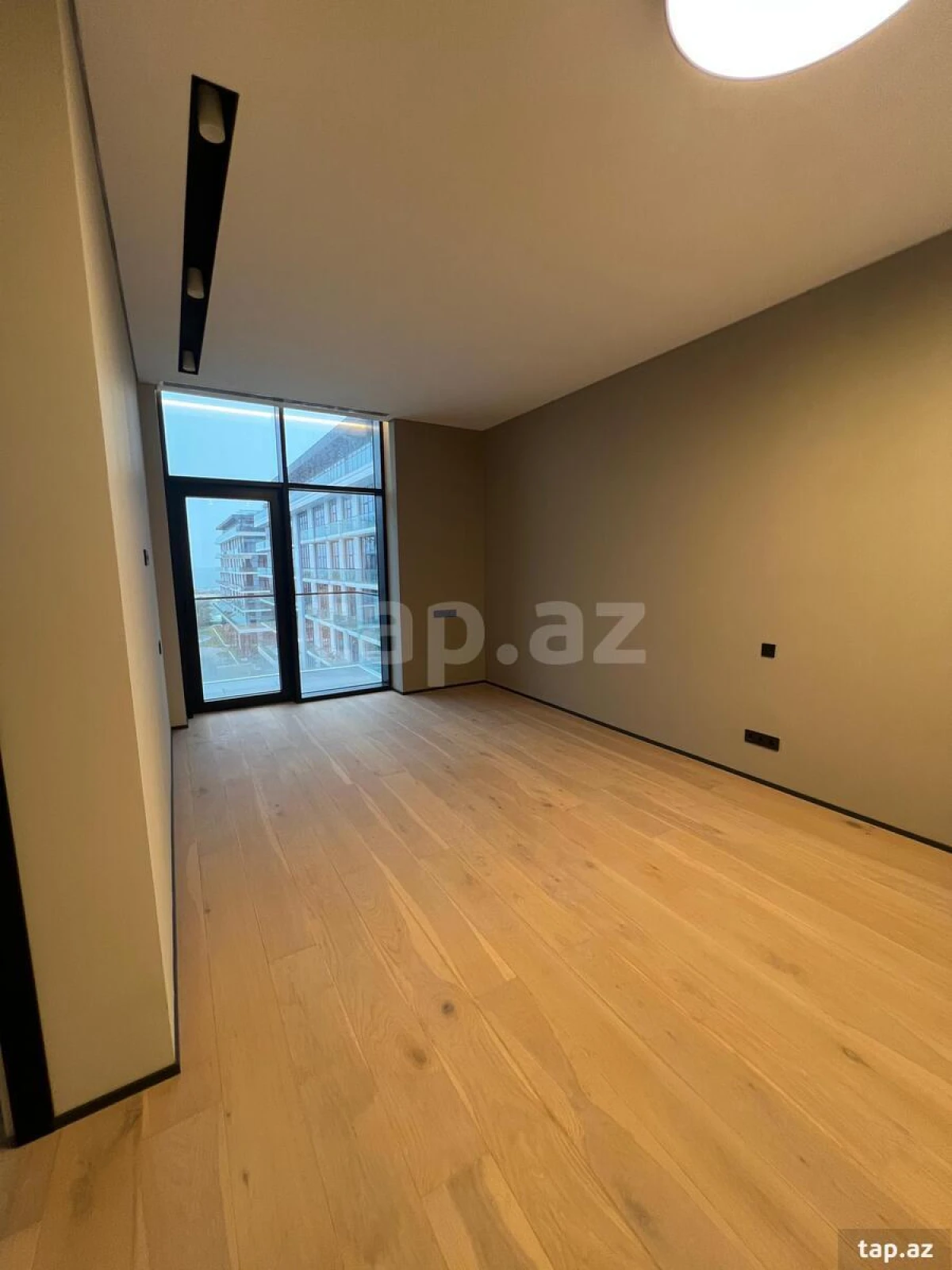 Satılır 2 otaqlı yeni tikili 74 m²