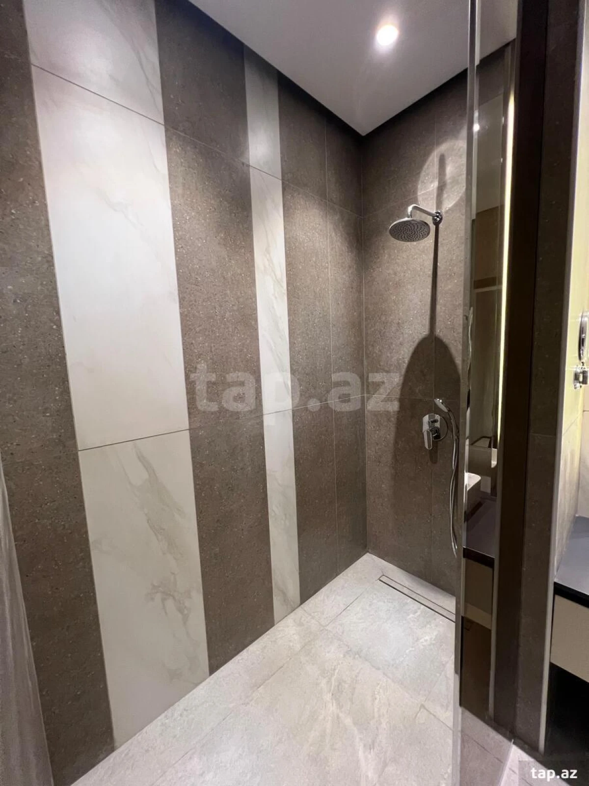 Satılır 2 otaqlı yeni tikili 74 m²