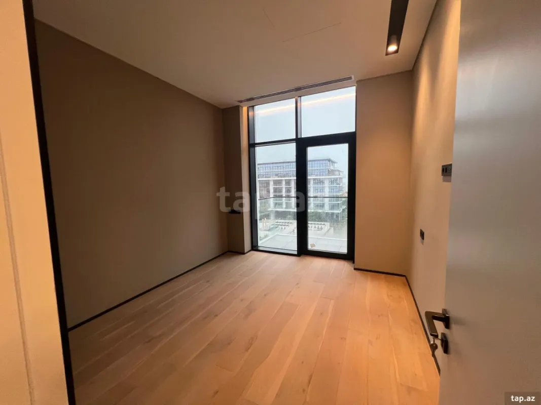 Satılır 2 otaqlı yeni tikili 74 m²