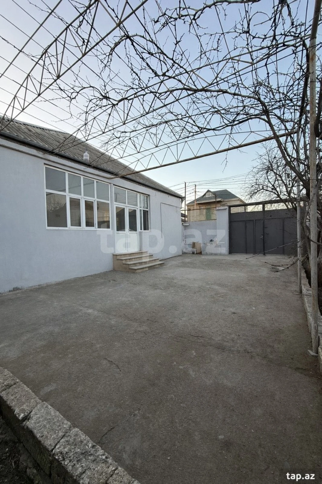 Satılır 4 otaqlı həyət evi