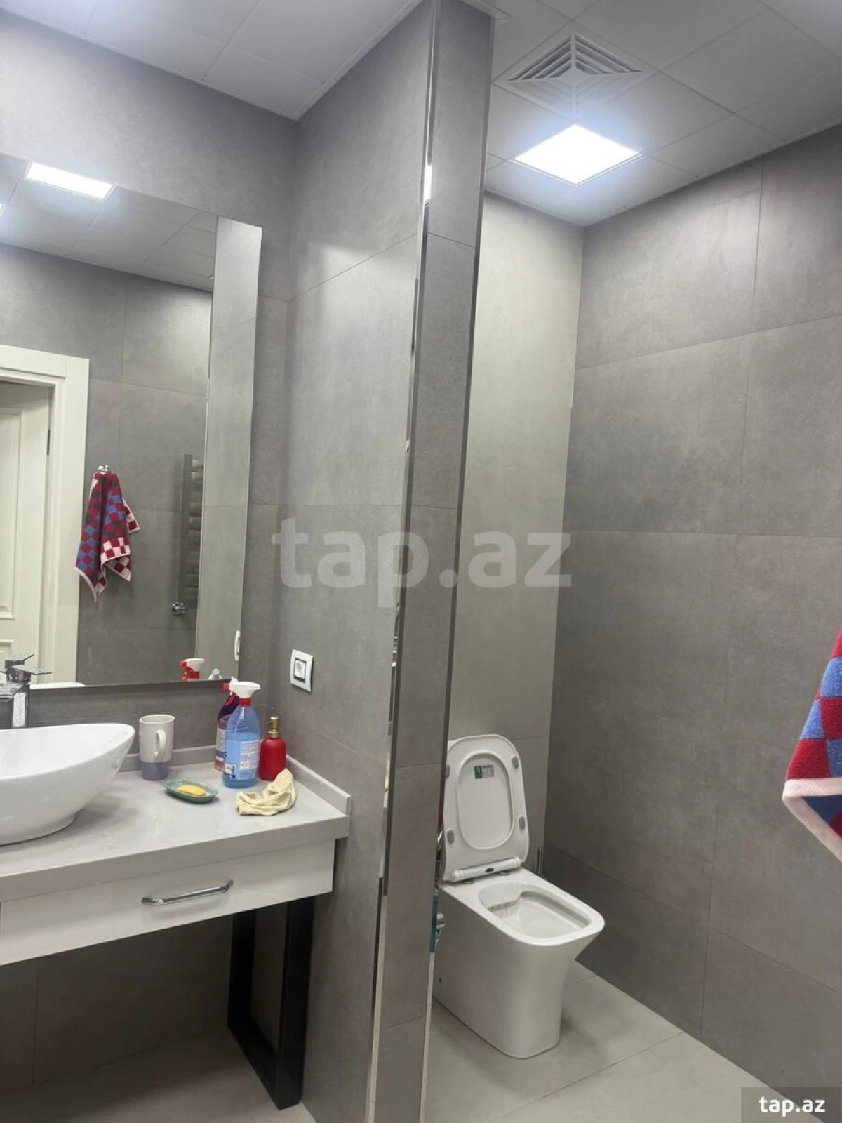 Kirayə verilir 3 otaqlı yeni tikili 137 m²