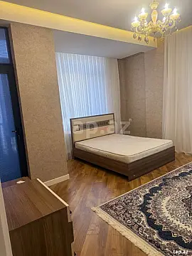 Kirayə verilir 3 otaqlı yeni tikili 137 m²