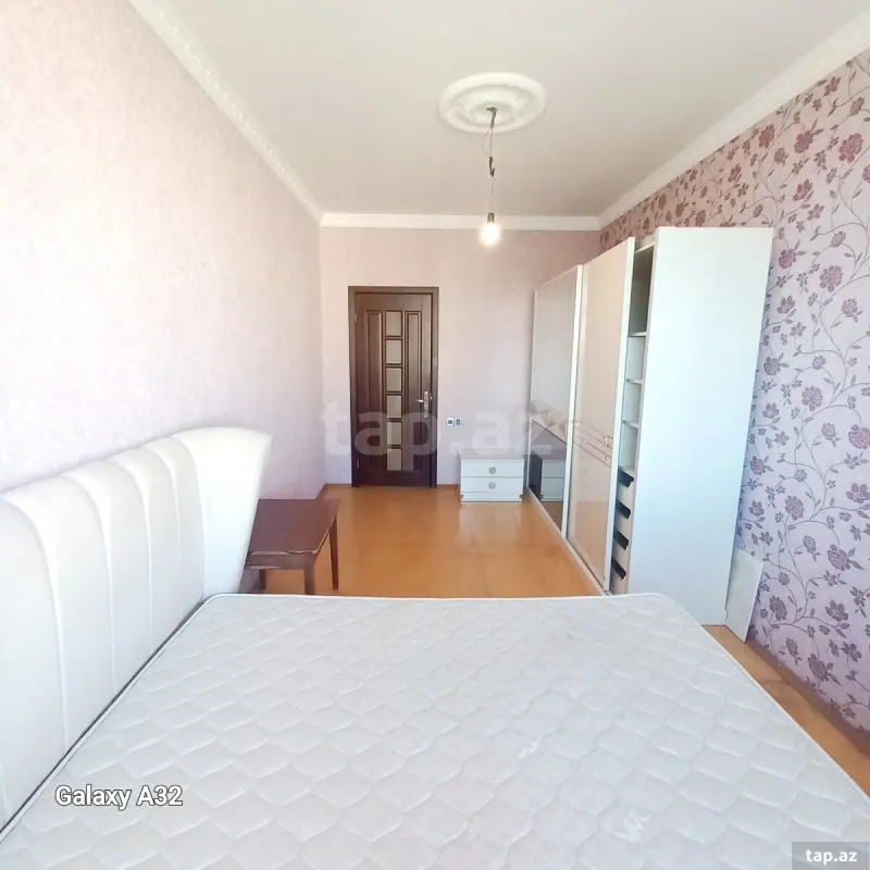 Kirayə verilir 3 otaqlı yeni tikili 110 m²